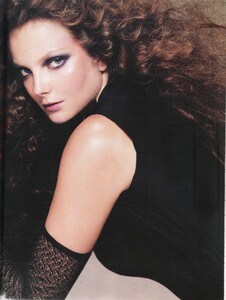 1372897610_Nico_Harpers_Bazaar_Spain_October_2010_06.thumb.jpg.e8e98d101e475b09efd48365cbe16eee.jpg