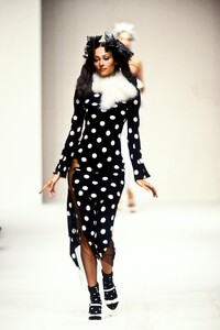 1399153983_JohnGalliano1994WomenRTW90.thumb.jpg.27a430500665c05d4db38241ba5839df.jpg