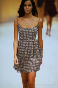 1428649980_salvatore-ferragamo-ss-1994(18).thumb.jpg.ce69776ab125d2d317f030fd30c8488e.jpg