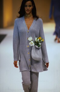 144610566_salvatore-ferragamo-ss-1994(10).thumb.jpg.10ea4554e46c2812ae710cd2a2b60e29.jpg