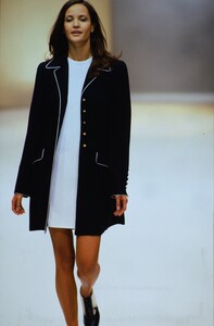 1481025348_salvatore-ferragamo-ss-1994(16).thumb.jpg.014864256c16046165e3fe23203f3693.jpg