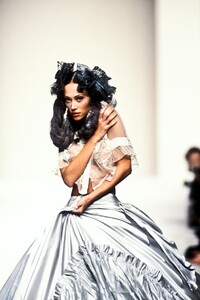 1485799495_JohnGalliano1994WomenRTW105.thumb.jpg.3c0b8d9ee17455ed1b2c09782b75f0de.jpg