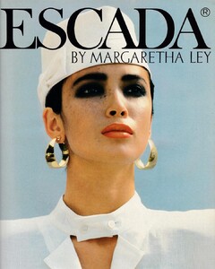 1529967897_escada198602.thumb.jpg.056ebce4abac85c04cd01dbcf36fde36.jpg