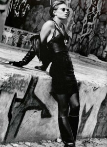 1538597021_LOFFICIELFRANCE1990cuirlanouvellegenerationhiromasa03.thumb.jpg.89fbb1ae160f597e478c98f181bdd1ab.jpg