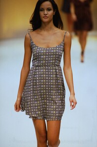 1552107382_salvatore-ferragamo-ss-1994(19).thumb.jpg.ab0467317c1b7a965c3494d7a974bd0e.jpg