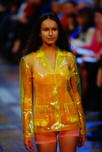 1566498573_issey-miyake-ss-2000(5).thumb.jpg.794e07818ea399de6c9ca7d750e214a1.jpg