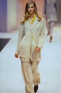 1572393903_salvatore-ferragamo-ss-1994(8).thumb.jpg.31aaad4011d07ef5fb0ef962569d7763.jpg