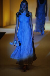 1595852034_salvatore-ferragamo-ss-1994(19).thumb.jpg.7e55d7c3e0bc3464354332fe7c0e787b.jpg