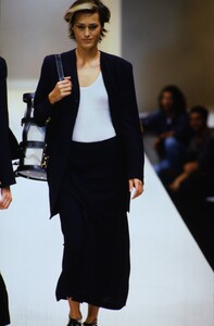 1644386831_salvatore-ferragamo-ss-1994(5).thumb.jpg.3a4b372f96c243e0ef52777d0b346574.jpg