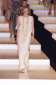 1645353165_ChanelSpring2001--l9ZyZbf_4x.thumb.jpg.a91d11f7e7428a8eb6b46b89257bd397.jpg