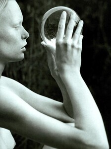 1658298229_ARCHIVIO-VogueItalia(August2003)-BubbleTime-002.thumb.jpg.27650b1204b8d6f2ba37877194045ffe.jpg
