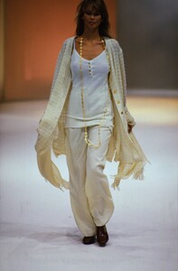 1663792454_salvatore-ferragamo-ss-1994(8).thumb.jpg.06faeb8ba059837f29d016cae4c690d0.jpg