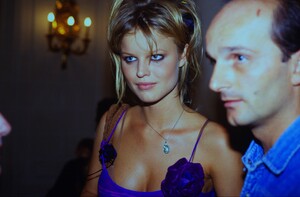 1670648776_versace-backstage(4).thumb.jpg.49a3df89da7cd1989a2edca512d88d3a.jpg