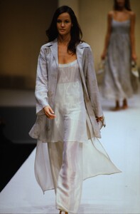 1699609320_salvatore-ferragamo-ss-1994(28).thumb.jpg.bd142b88fb0bfc19fb518d66bd093787.jpg