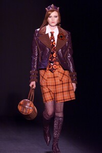 17-anna-sui-ready-to-wear-fall-2001-karen-elson.thumb.jpg.e59b5fcc93caed69b6ee98dba6712e91.jpg