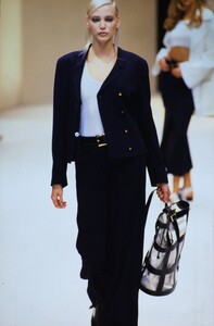 1739744539_salvatore-ferragamo-ss-1994(1).thumb.jpg.8f875702d6f4214020b283cd6a3c614e.jpg