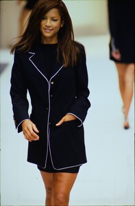 175600984_salvatore-ferragamo-ss-1994(6).thumb.jpg.055cd86345ae46b707d4ab810e82cca6.jpg