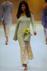 1759267527_salvatore-ferragamo-ss-1994(4).thumb.jpg.73f047e0959f2cfc309f3a821b747053.jpg