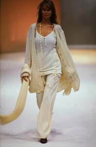 1768774911_salvatore-ferragamo-ss-1994(5).thumb.jpg.8afb6676102f81be741b55ef22646705.jpg