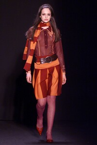 18-anna-sui-ready-to-wear-fall-2001-vika-sementsova.thumb.jpg.e0e9651d1f4faadc7518b4ae5e166da9.jpg