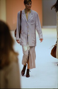 1814849049_salvatore-ferragamo-ss-1994(2).thumb.jpg.e9820fd13df8052e30cbbb22dbc5919e.jpg