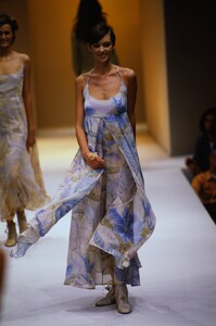 1816436176_salvatore-ferragamo-ss-1994(3).thumb.jpg.20e84c8d7c8cc454125632776a6d7dfe.jpg