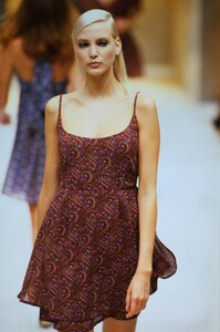 1852750017_salvatore-ferragamo-ss-1994(9).thumb.jpg.40aff781a0bd294606b734e6b2afa379.jpg