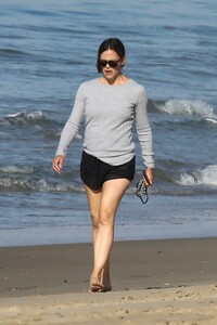      jen150720BZNimage105.jpg