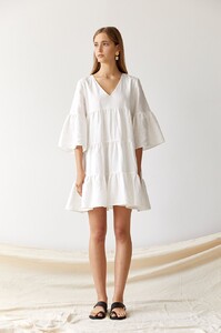 18DR015WHT_Nico_Linen_Tiered_Dress_full_900x1351.thumb.jpg.b8377d65e67a6095abd03f878cfe983f.jpg