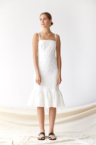 18DR018WHT_Allix_Textured_Midi_Dress_full_900x1351.thumb.jpg.b58eacb13d53e9d23934071feef998c4.jpg