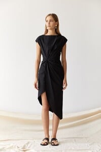 18DR019BLK_Bailey_Twist_Midi_Dress_900x1351.thumb.jpg.f24fd596383093a706ffb8bc1b80046f.jpg