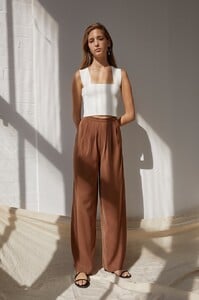 18P005TAN_Pleated_Wide_Leg_Pants_full_900x1351.thumb.jpg.d7486242979d387d22257dad1360c00a.jpg