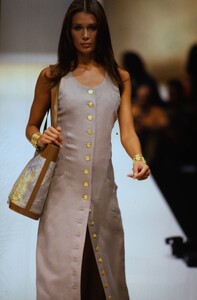 1960932224_salvatore-ferragamo-ss-1994(3).thumb.jpg.adf5b912e800e36d66889c5860c21584.jpg