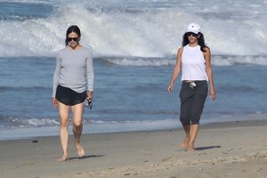      jen150720BZNimage117.jpg