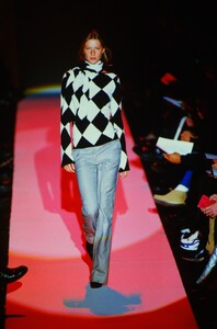 2045299263_tommy-hilfiger-fw-2000(3).thumb.jpg.2544d8889dc876fc34fb5ff18162c8b9.jpg