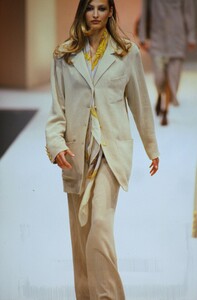 2114781621_salvatore-ferragamo-ss-1994(9).thumb.jpg.7792bb1862602f2e907281fb7f6463c2.jpg