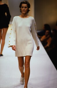 2117931390_salvatore-ferragamo-ss-1994(15).thumb.jpg.ae045c13a9a232a525ea0c82ece68666.jpg