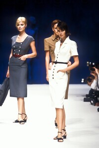 2118509643_EmanuelUngaro1996WomenRTW71.thumb.jpg.be7d896ce3f5056f8084637c448db23b.jpg