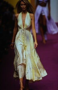 2136117177_claudia-karl-lagerfeld-ss-1995(1).thumb.jpg.6f715bebdf0ab02a1042d426dee2beb7.jpg