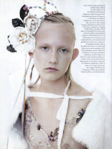 21522_Roversi_UKVogue_Dec01_1_122_65lo.jpg