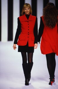 226164978_linada-valentino-fw-1994(2).thumb.jpg.36669684ee826418ea1b1a28fbd84f6e.jpg