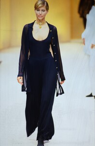 278576179_salvatore-ferragamo-ss-1994(15).thumb.jpg.55d1715765b19c0146c628a7ef902824.jpg