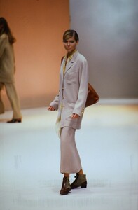 301066909_salvatore-ferragamo-ss-1994(4).thumb.jpg.246dfecdba2d02030a8b15a6627cfb2b.jpg