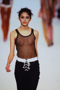 301851126_sonia-rykiel-ss-1997(9).thumb.jpg.c5cf11767cca2cfbc16b84a49fb12aaa.jpg
