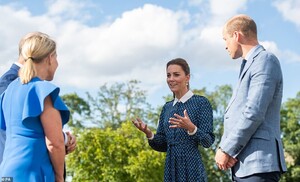 30419046-8492031-The_Duke_and_Duchess_of_Cambridge_visited_the_Queen_Elizabeth_Ho-a-64_1593973189214.jpg