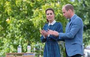 30419048-8492031-William_and_Kate_doused_their_hands_with_hand_sanitiser_during_t-a-18_1593984338655.jpg