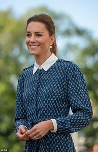 30419054-8492031-Kate_donned_a_blue_shirt_dress_with_a_white_collar_to_meet_staff-a-65_1593973189216.jpg