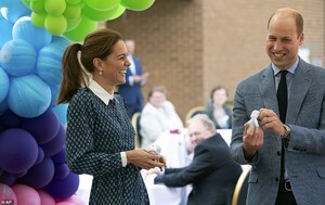 30419846-8492031-Happy_couple_Kate_burst_into_laughter_during_their_visit_as_she_-a-55_1593989330965.jpg