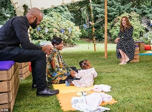 30710440-8517911-To_mark_the_launch_last_week_The_Duchess_met_three_families_who_-a-71_1594676186391.jpg