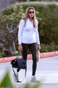 30961886-8539899-Reality_star_Caitlyn_the_father_of_Kendall_and_Kylie_Jenner_was_-a-2_1595229942684.jpg